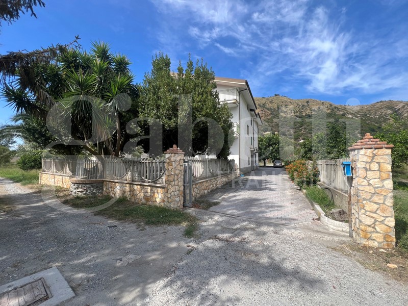 Casa Indipendente in Vendita a Amantea, 255'000€, 432 m², arredato