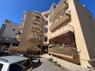 Quadrilocale in Vendita a Barcellona Pozzo di Gotto, 80'000€, 136 m²