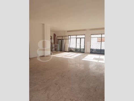 Negozio in Affitto a Bagheria, 1'200€, 150 m²