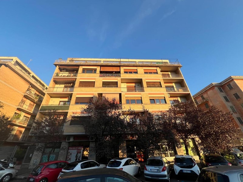 Appartamento in Vendita a Roma, zona San Giovanni, 590'000€, 180 m²