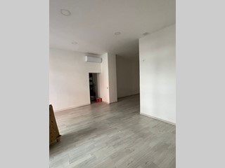 Immobile commerciale in Affitto a Rimini, 1'750&euro;, 96 m²