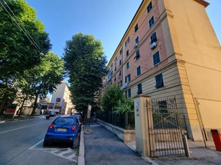 Appartamento in Vendita a Genova, zona Sampierdarena, 48'000€, 64 m²