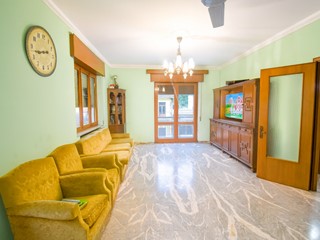 Casa Indipendente in Vendita a San Pietro Mussolino, 142'000&euro;, 170 m², con Box