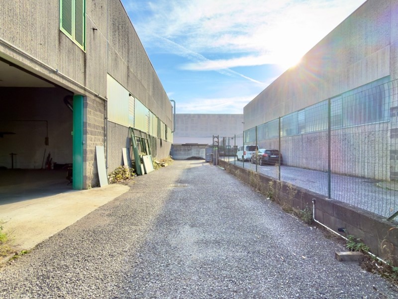 Capannone in Vendita a Gussago, 310'000€, 390 m²