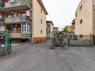 Trilocale in Vendita a Motta Sant'Anastasia, 80'000€, 76 m², arredato