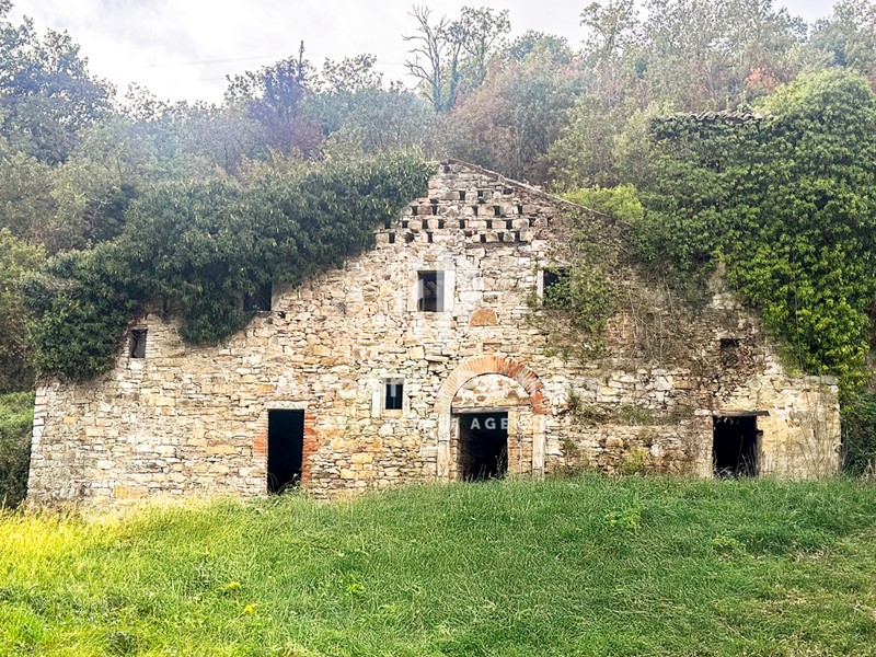 Casa Indipendente in Vendita a Todi, 169'000€, 342 m²