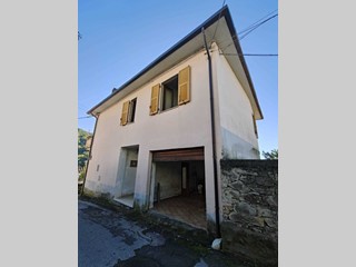 Casa Semi Indipendente in Vendita a Licciana Nardi, 95'000€, 200 m², con Box