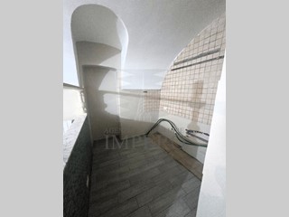 Appartamento in Vendita a Ventimiglia, zona Torri, 79'000€, 85 m²