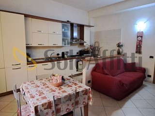 Bilocale in Affitto a Cesano Maderno, zona Zona Stazione F.N.M., 554€, 60 m², arredato