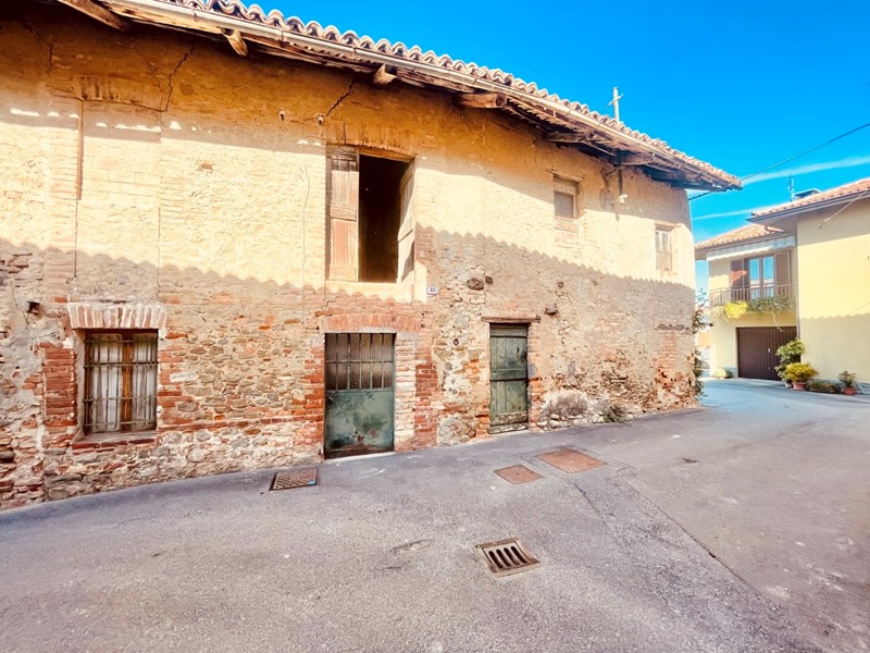 Casa Semi Indipendente in Vendita a Castiglione Falletto, 59'000€, 140 m²
