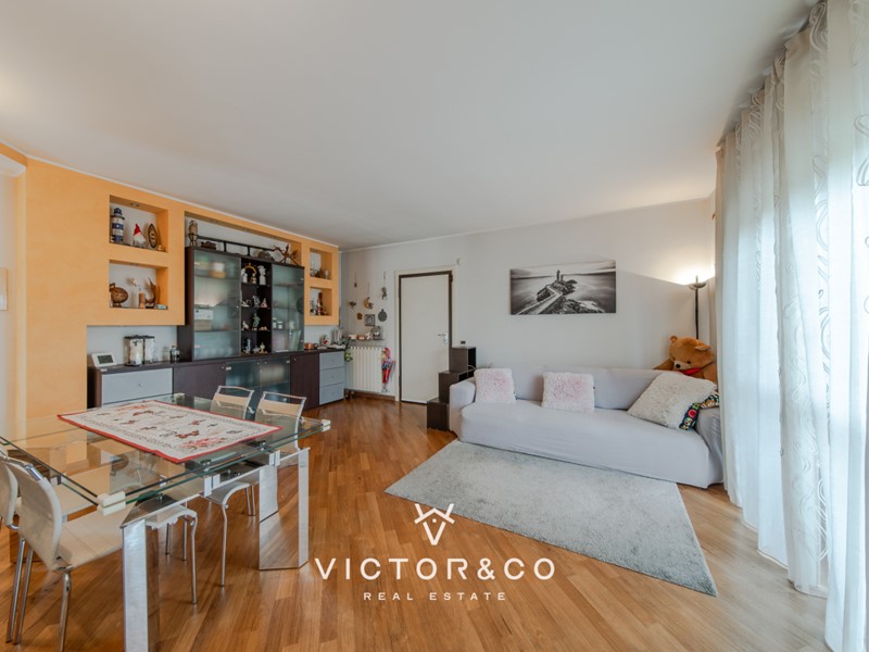 Trilocale in Vendita a Novara, zona Sant'Antonio, 190'000€, 106 m², con Box