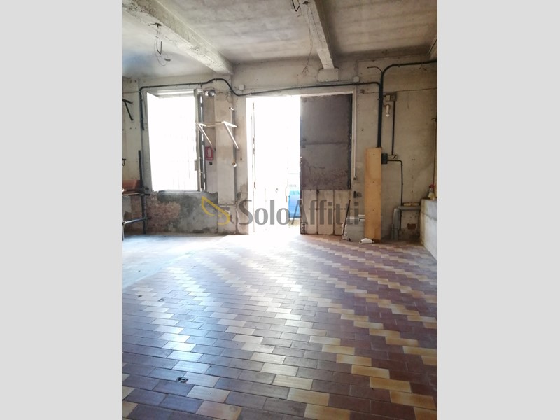 Magazzino in Affitto a Chieri, zona Viale Fasano, 180€, 85 m²