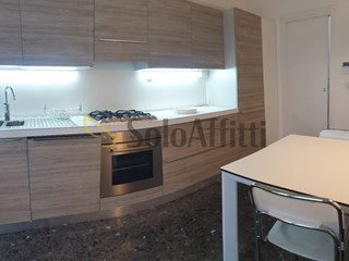 Appartamento in Affitto a Legnago, zona Centro storico, 850€, 130 m², arredato