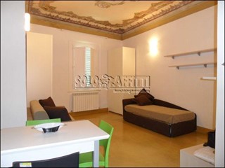 Monolocale in Affitto a Siena, zona Centro storico, 700€, 35 m², arredato