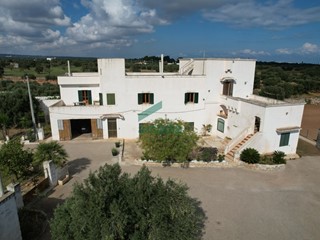 Casale in Vendita a Monopoli, zona Cacaveccia, 1'800'000€, 804 m²