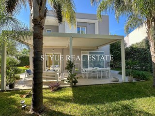 Villa in Vendita a Siracusa, zona Scala Greca, 550'000&euro;, 183 m²