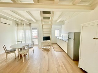 Attico in Vendita a Jesolo, zona centrale vicino al mare, 390'000€, 65 m², arredato