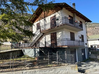 Quadrilocale in Vendita a Challand Saint Anselme, zona Frazione Quincod, 210'000&euro;, 95 m², arredato
