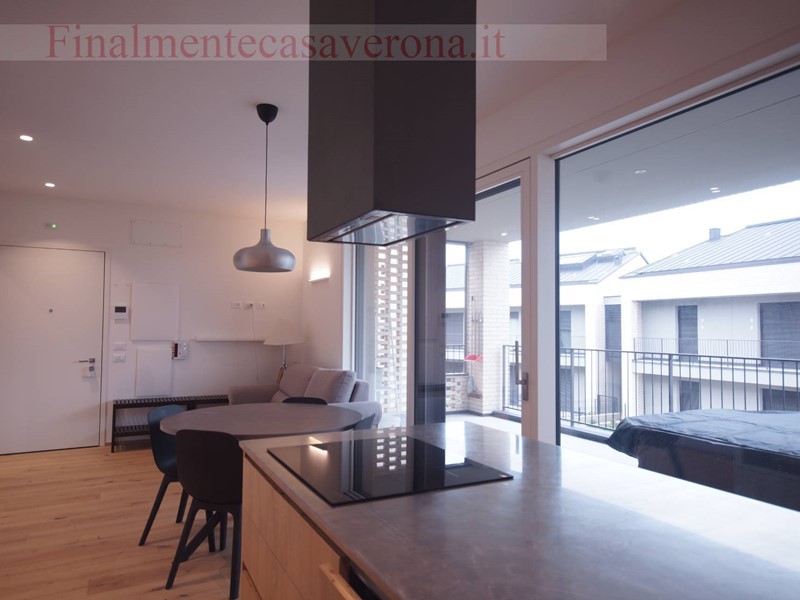 Appartamento in Affitto a Peschiera del Garda, 2'200€, 130 m²