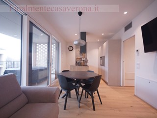 Appartamento in Affitto a Peschiera del Garda, 2'200€, 130 m²