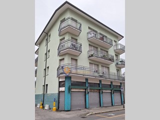 Negozio in Affitto a Busto Arsizio, 1'000€, 100 m²