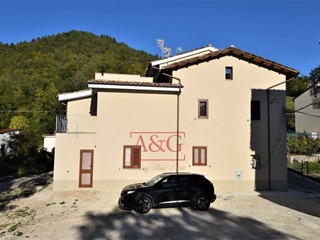 Casa Indipendente in Vendita a Amandola, 120'000€, 150 m²