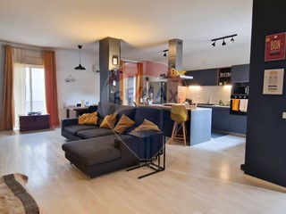 Appartamento in Vendita a Palermo, 245'000€, 155 m²