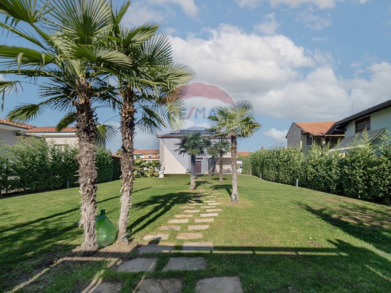 Villa in Vendita a Arconate, 790'000€, 186 m²
