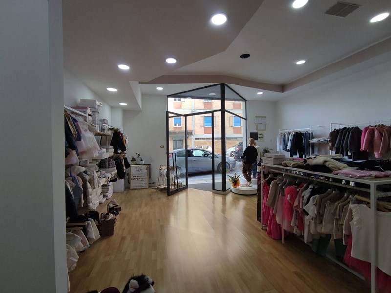 Immobile commerciale in Vendita a Campobasso, 54'000€, 60 m²