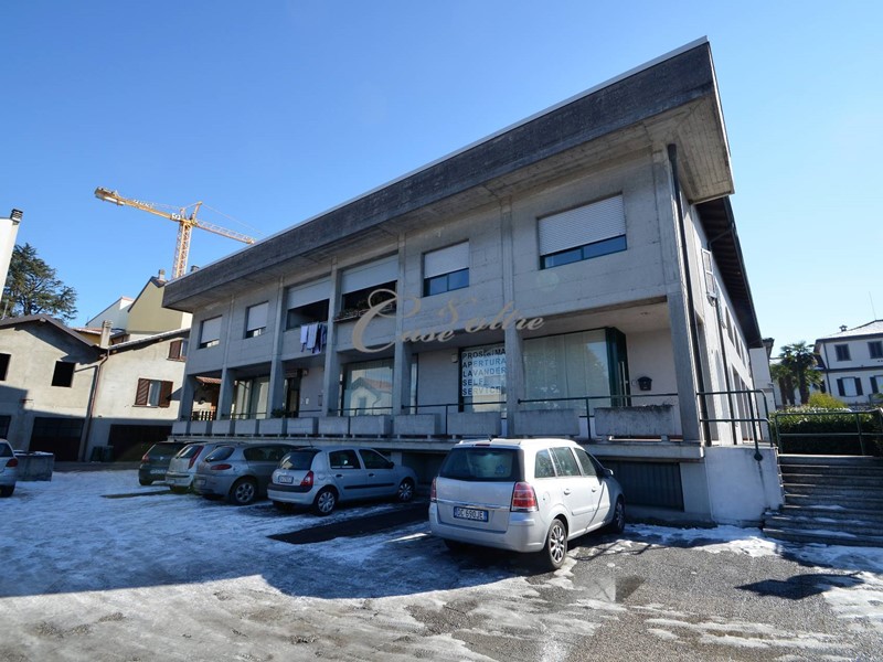 Negozio in Affitto a Figino Serenza, 600€, 125 m²