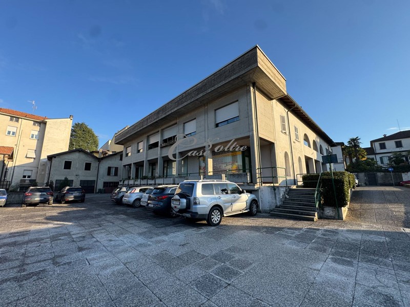 Negozio in Affitto a Figino Serenza, 600&euro;, 125 m²