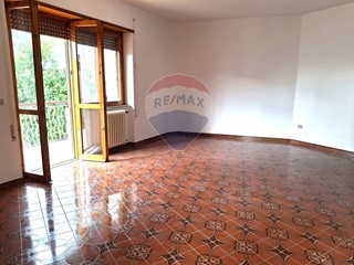 Appartamento in Affitto a Castelforte, 480€, 110 m²