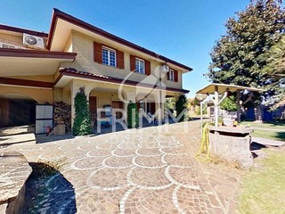 Villa in Vendita a Zagarolo, 1'150'000€, 1980 m²