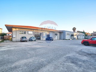 Attività commerciale in Vendita a Francavilla al Mare, 69'000€, 422 m²