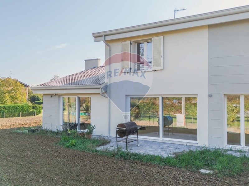 Villa in Vendita a Reggio Emilia, 949'000€, 290 m²