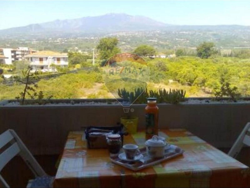 Trilocale in Vendita a Mascali, 100'000€, 78 m²