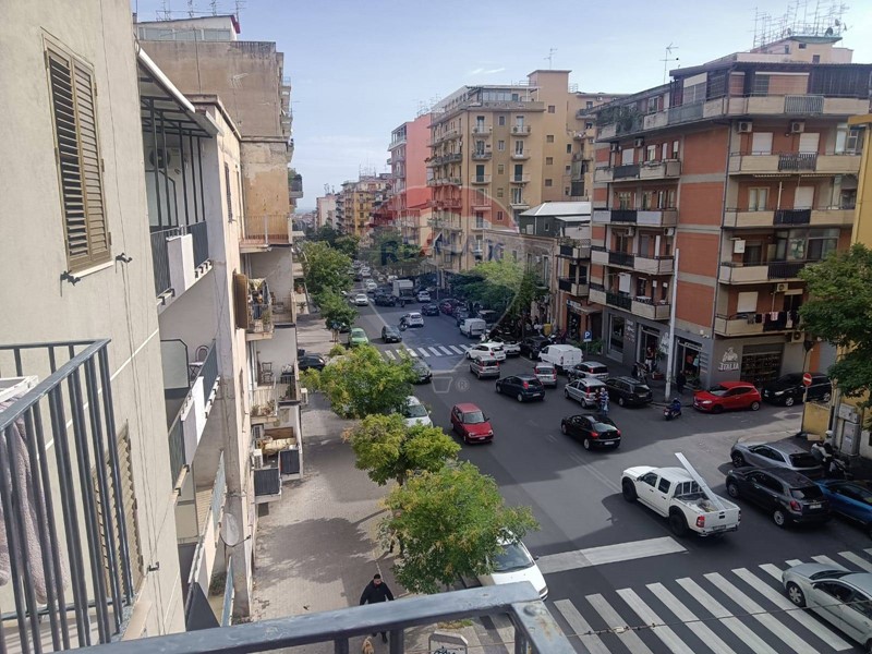 Trilocale in Vendita a Catania, 96'000&euro;, 101 m²