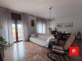 Appartamento in Vendita a Caserta, 355'000€, 190 m²