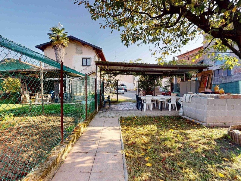 Appartamento in Vendita a Locate Varesino, 179'000&euro;, 150 m²