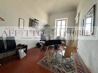 Ufficio in Affitto a Alessandria, 800€, 300 m²