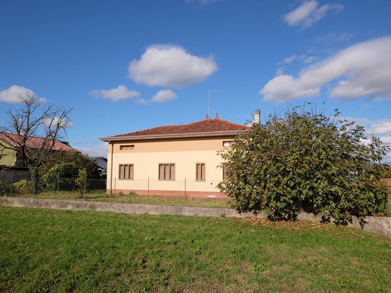 Casa Indipendente in Vendita a Pordenone, 160'000&euro;, 215 m²