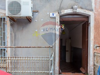 Casa Indipendente in Vendita a Catania, 59'000&euro;, 234 m²