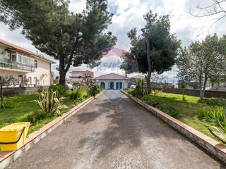 Casa Indipendente in Vendita a Belpasso, 210'000€, 150 m²