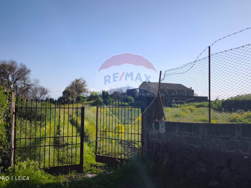 Rustico in Vendita a Misterbianco, 300'000€, 169 m²