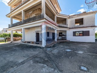 Villa in Vendita a Siracusa, 390'000&euro;, 240 m²