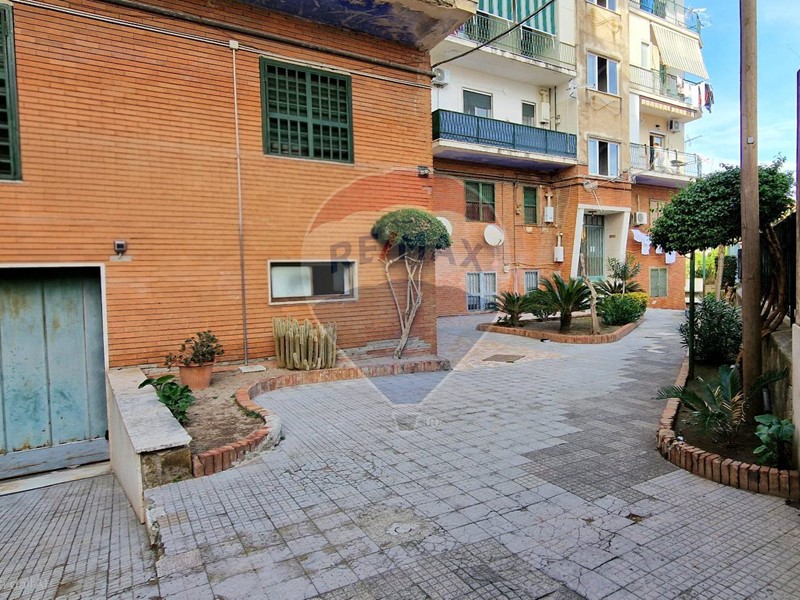 Trilocale in Vendita a Napoli, 135'000€, 70 m²