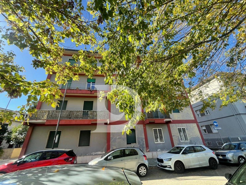 Trilocale in Vendita a Pescara, 98'000€, 104 m²