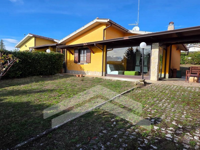 Casa Indipendente in Vendita a Vinchiaturo, 87'000€, 81 m²