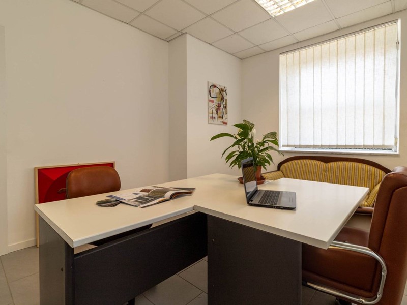 Ufficio in Affitto a Gemonio, 300€, 10 m²