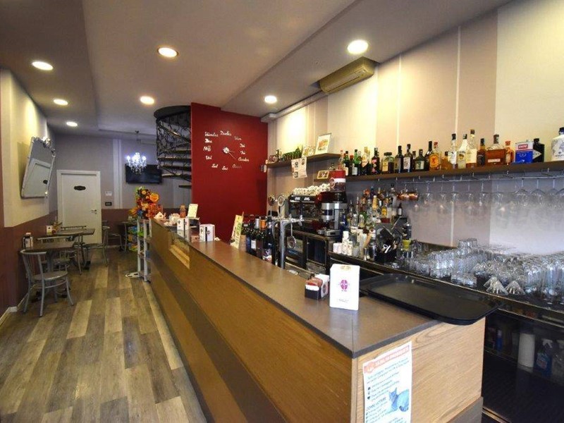 Attività commerciale in Vendita a Castano Primo, 220'000€, 100 m²